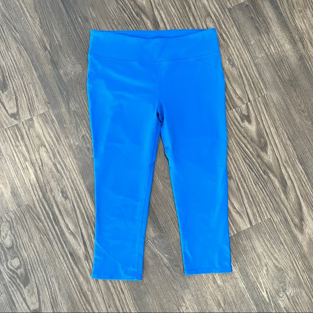 FABLETICS: Capri Leggings